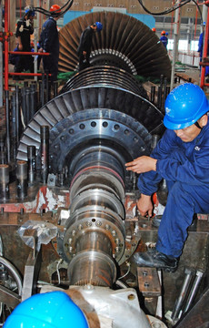 专业守护，安全无忧 工人检修与普通机械设备安装服务解析